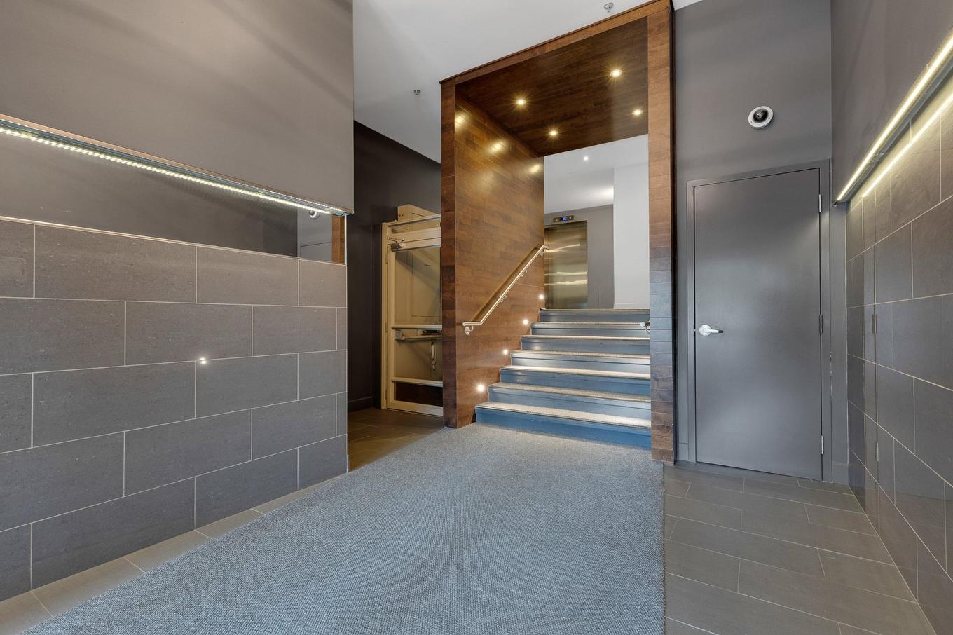 Exterior entrance - 302-2525 Av. Des Érables, Montréal (Ville-Marie), QC - Indoor Photo Showing Other Room