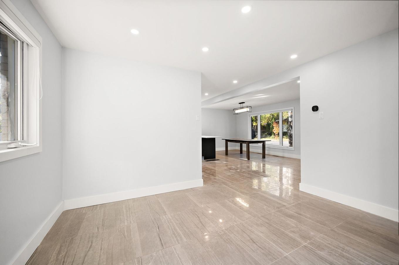 Salon - 6095 Rue Souligny, Laval (Auteuil), QC - Indoor Photo Showing Other Room