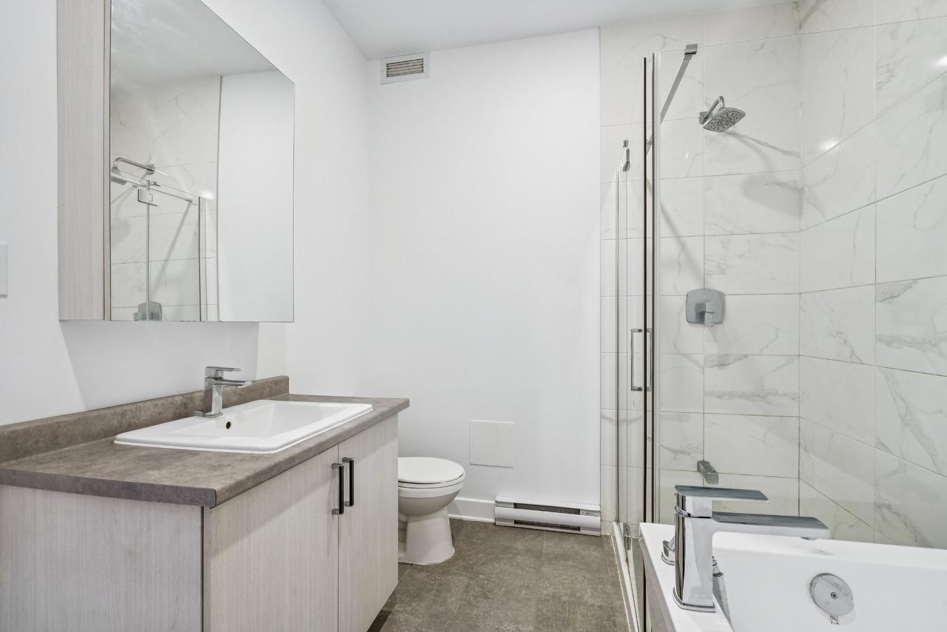 Bathroom - 6-576 Rue Salaberry, Beauharnois, QC - Indoor Photo Showing Bathroom