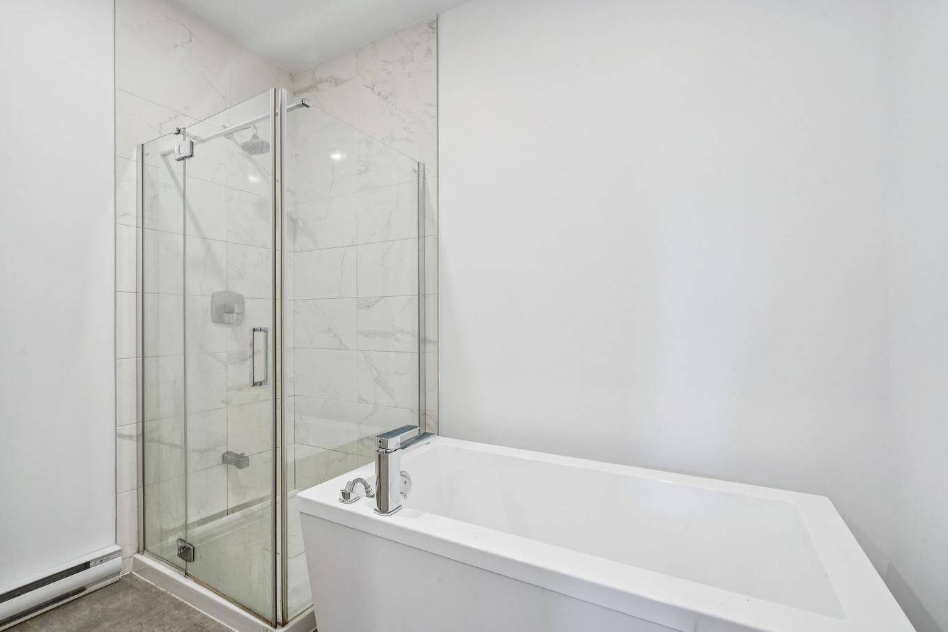 Bathroom - 6-576 Rue Salaberry, Beauharnois, QC - Indoor Photo Showing Bathroom