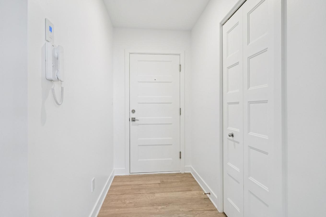 Hall - 6-576 Rue Salaberry, Beauharnois, QC - Indoor Photo Showing Other Room