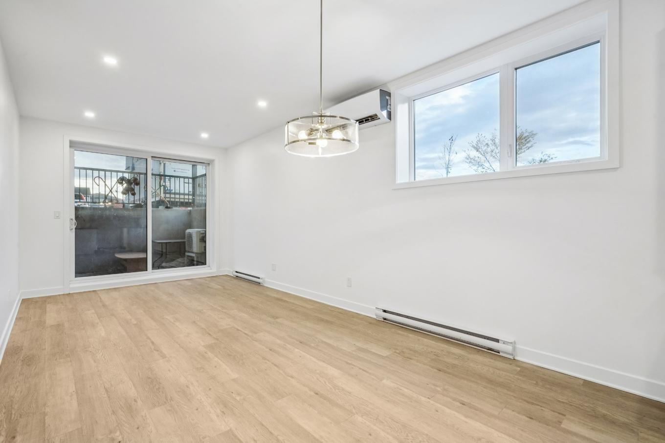 Dining room - 6-576 Rue Salaberry, Beauharnois, QC - Indoor Photo Showing Other Room