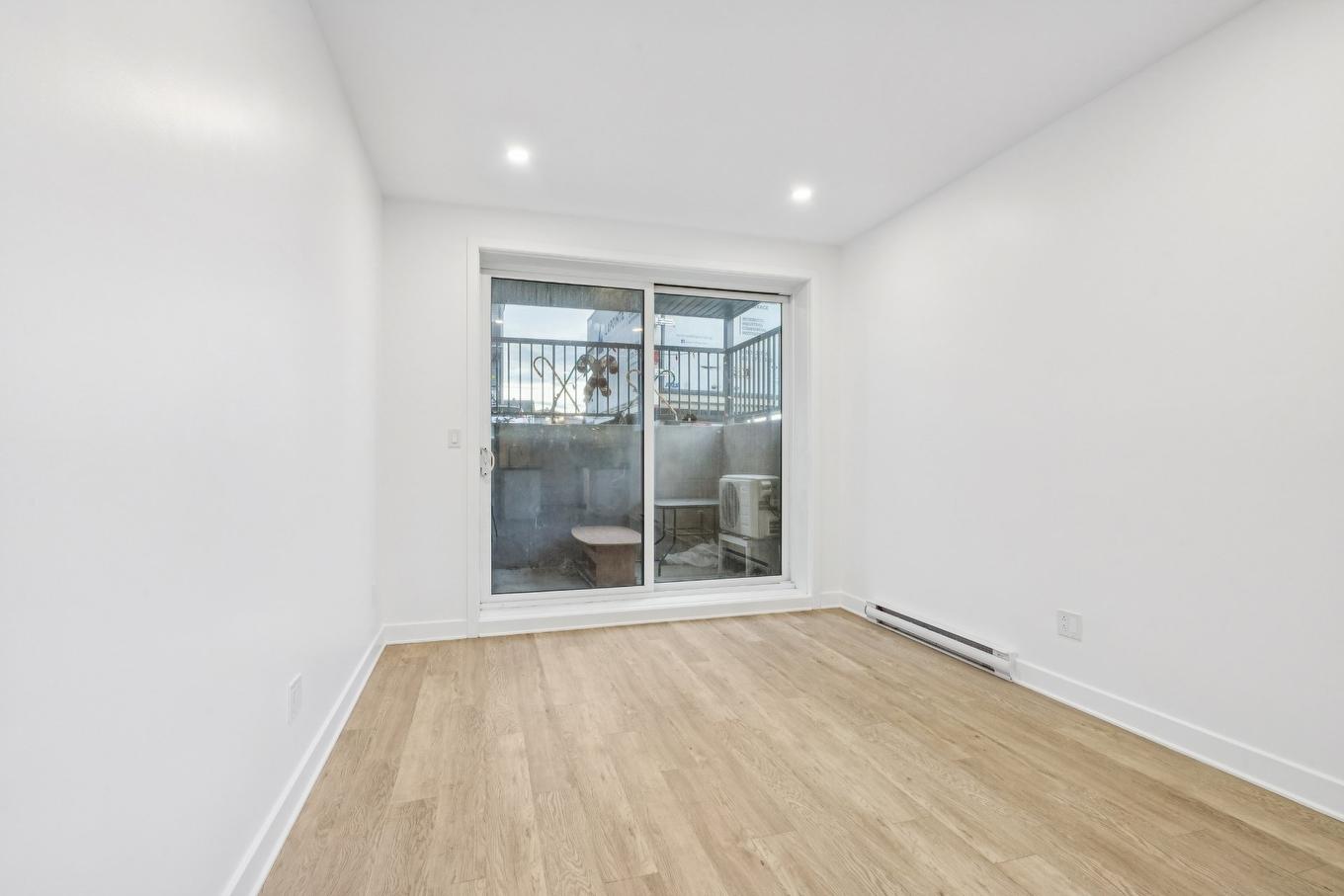 Living room - 6-576 Rue Salaberry, Beauharnois, QC - Indoor Photo Showing Other Room