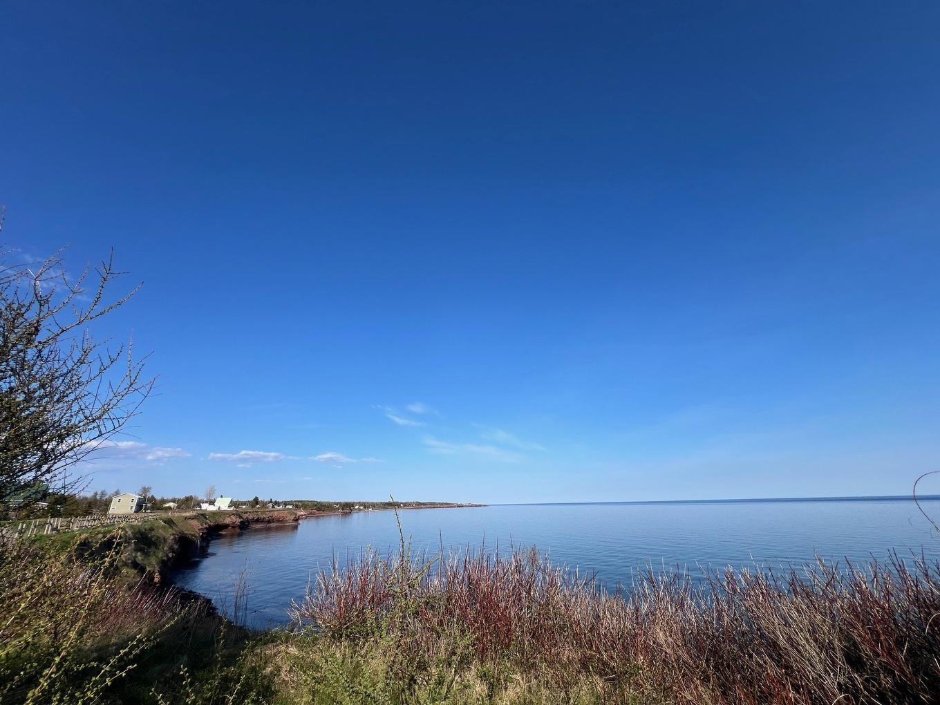 Vue sur l'eau - 310 Route 132 E., Bonaventure, QC