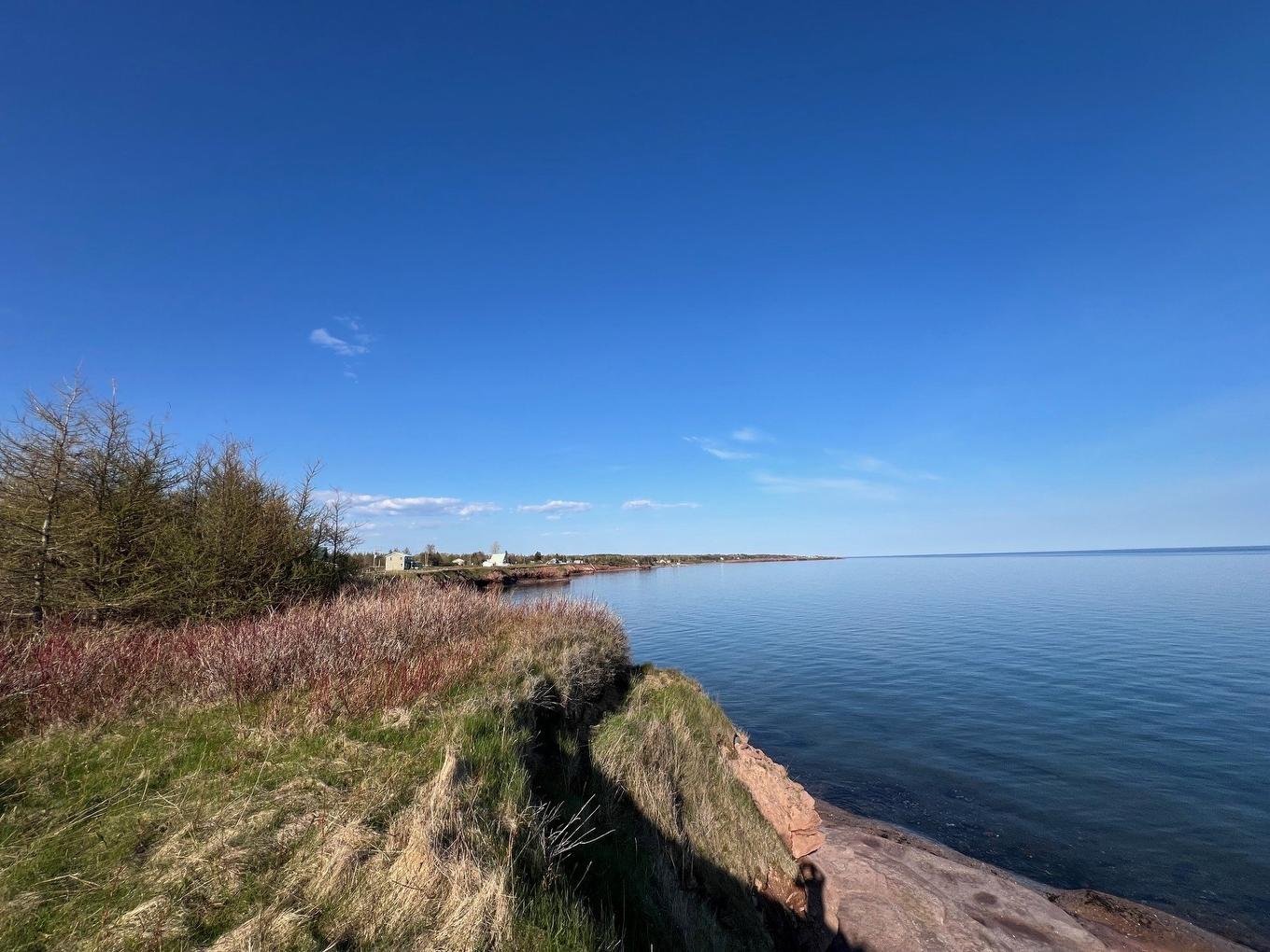 Vue sur l'eau - 310 Route 132 E., Bonaventure, QC