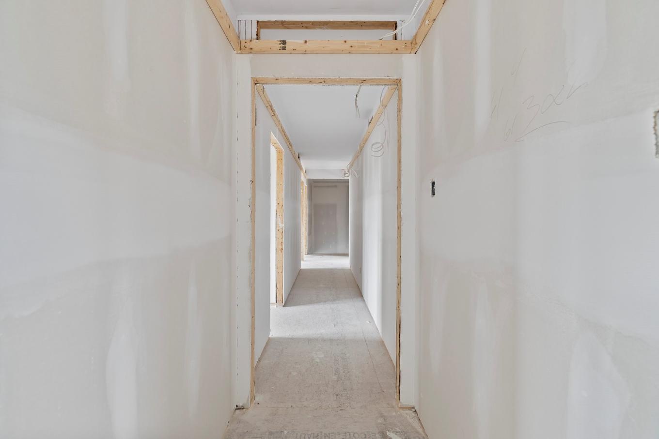 Passageway - 245 Rue Jean, Rivière-Beaudette, QC - Indoor Photo Showing Other Room