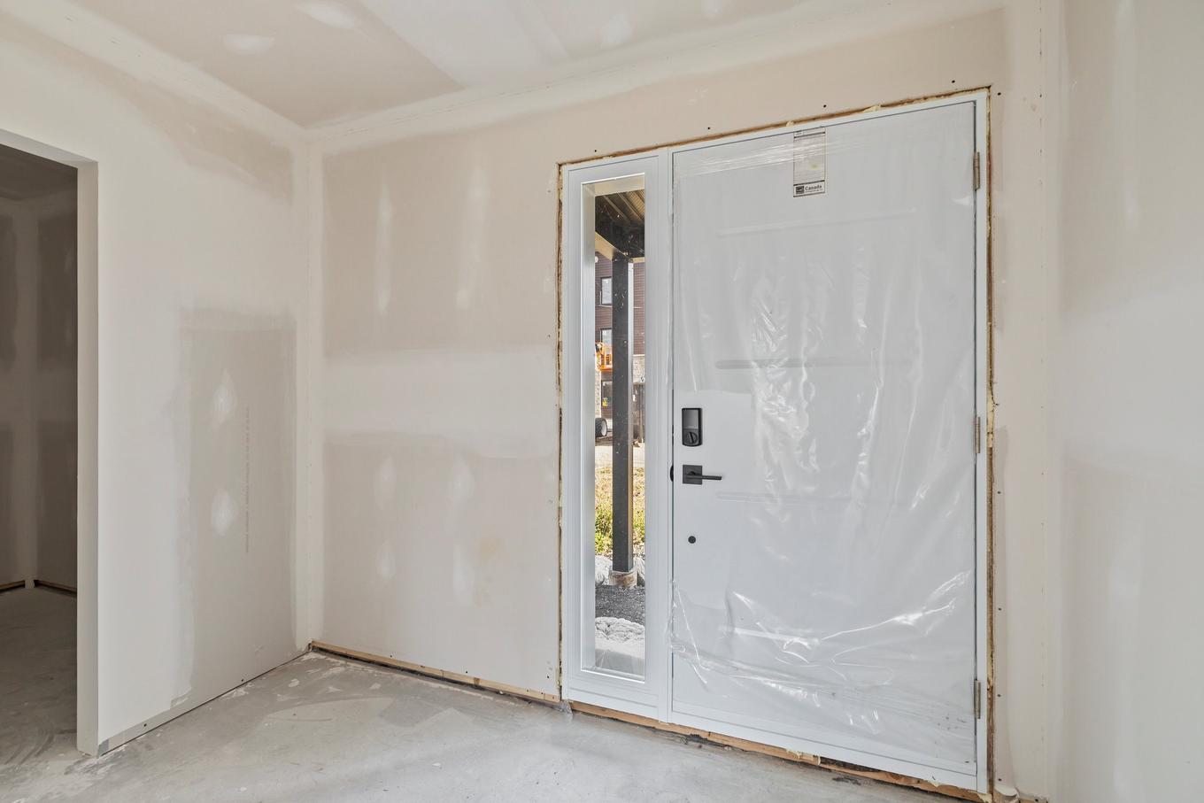 Hall - 245 Rue Jean, Rivière-Beaudette, QC - Indoor Photo Showing Other Room