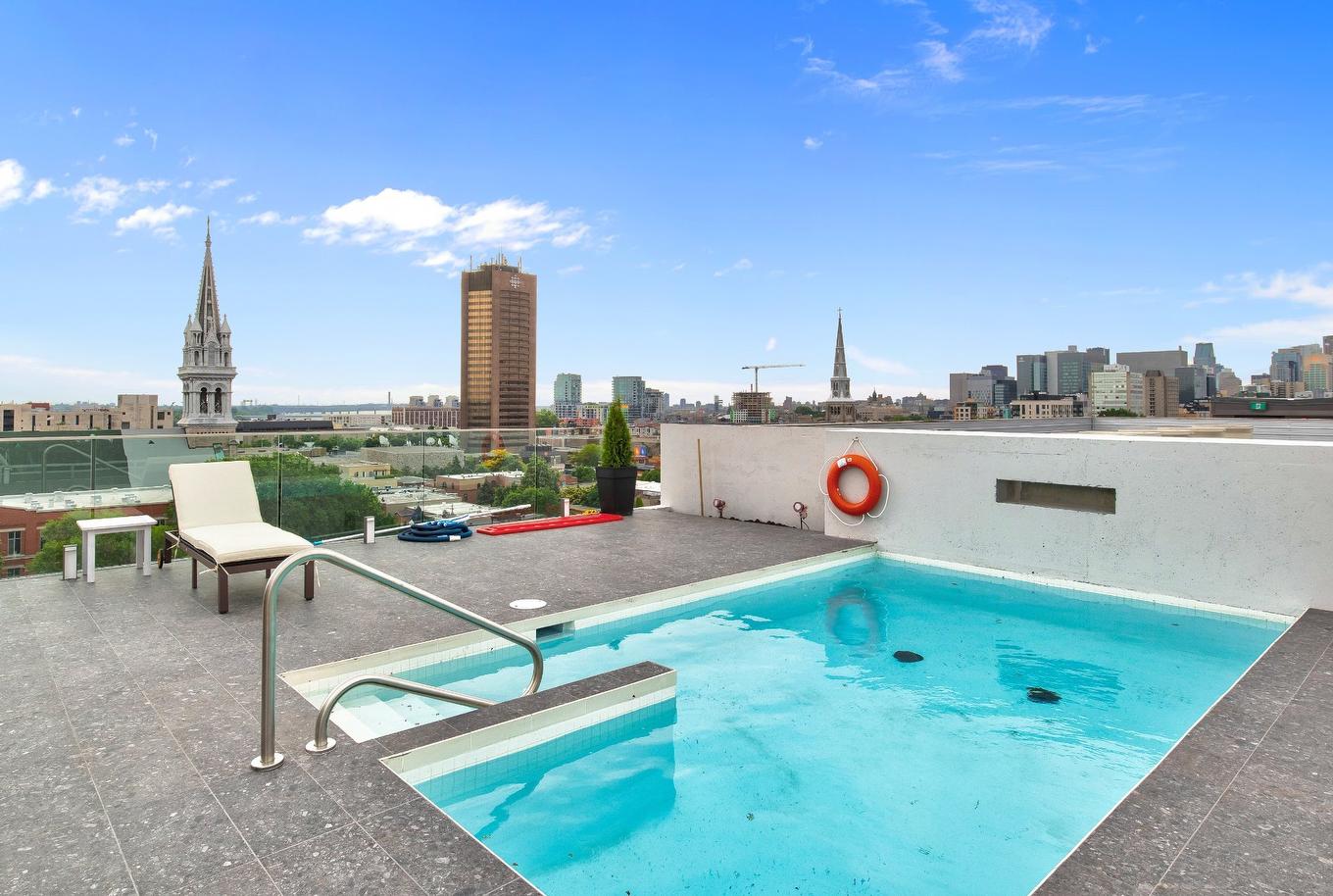 Piscine - 614-1575 Rue Gareau, Montréal (Ville-Marie), QC - Outdoor With In Ground Pool