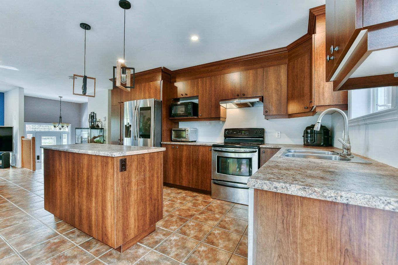 Kitchen - 296Z - 298Z Mtée St-Vincent, Saint-Placide, QC - Indoor Photo Showing Kitchen With Double Sink