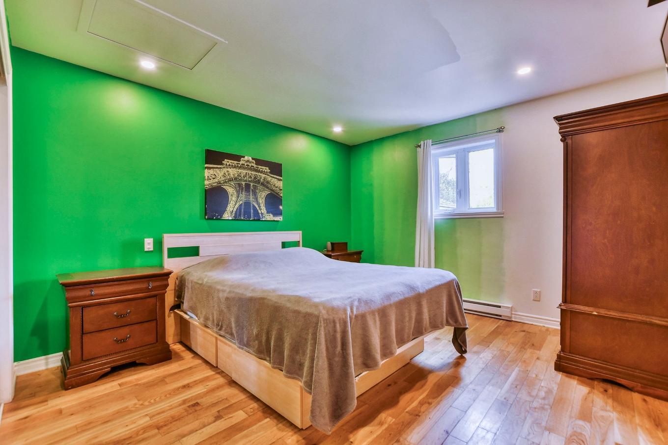 Primary bedroom - 296Z - 298Z Mtée St-Vincent, Saint-Placide, QC - Indoor Photo Showing Bedroom