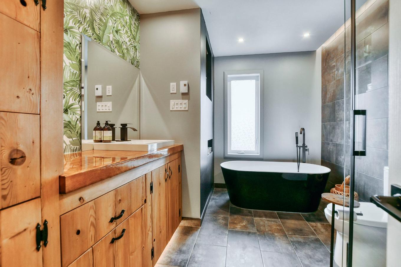 Bathroom - 296Z - 298Z Mtée St-Vincent, Saint-Placide, QC - Indoor Photo Showing Bathroom