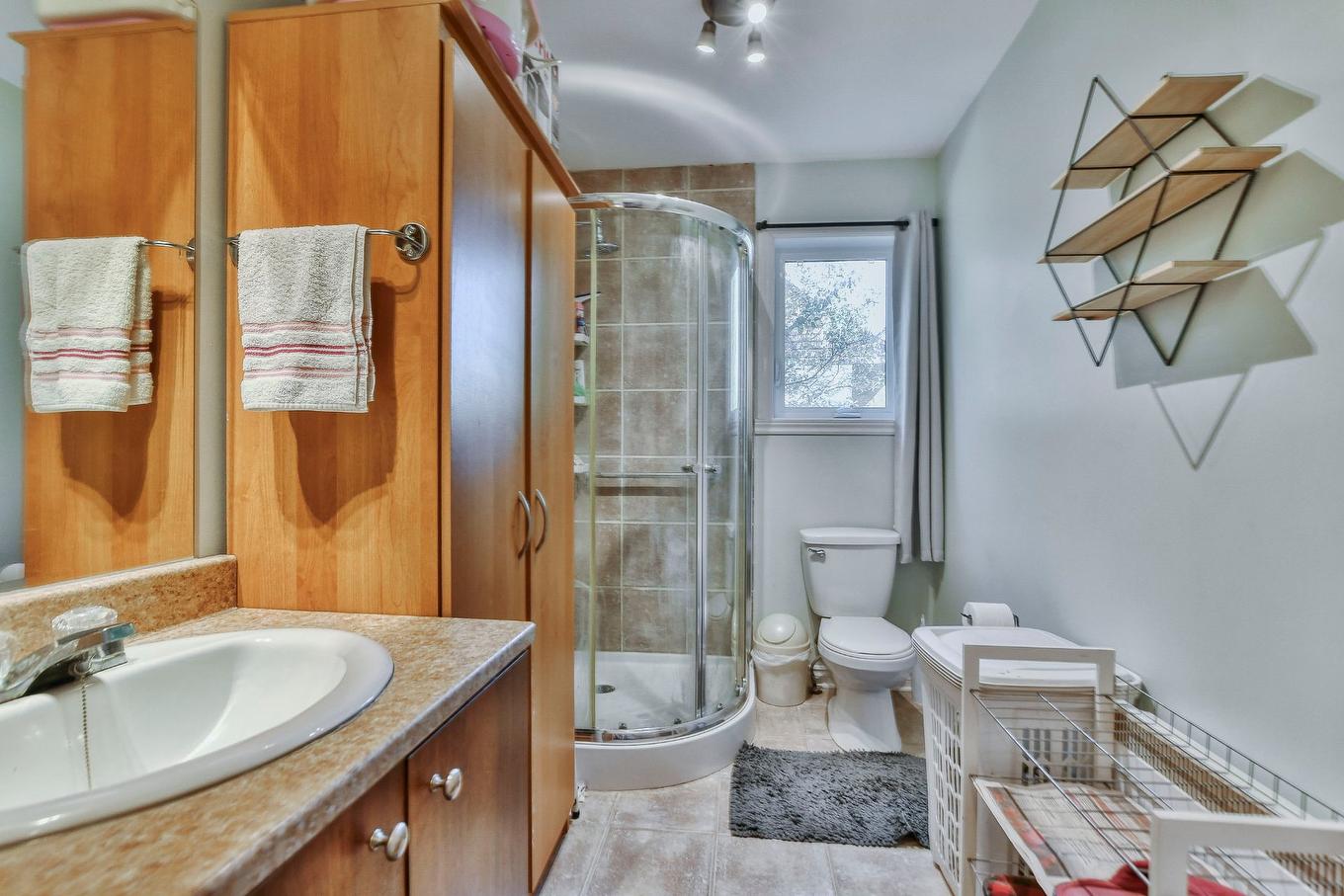 Bathroom - 296Z - 298Z Mtée St-Vincent, Saint-Placide, QC - Indoor Photo Showing Bathroom