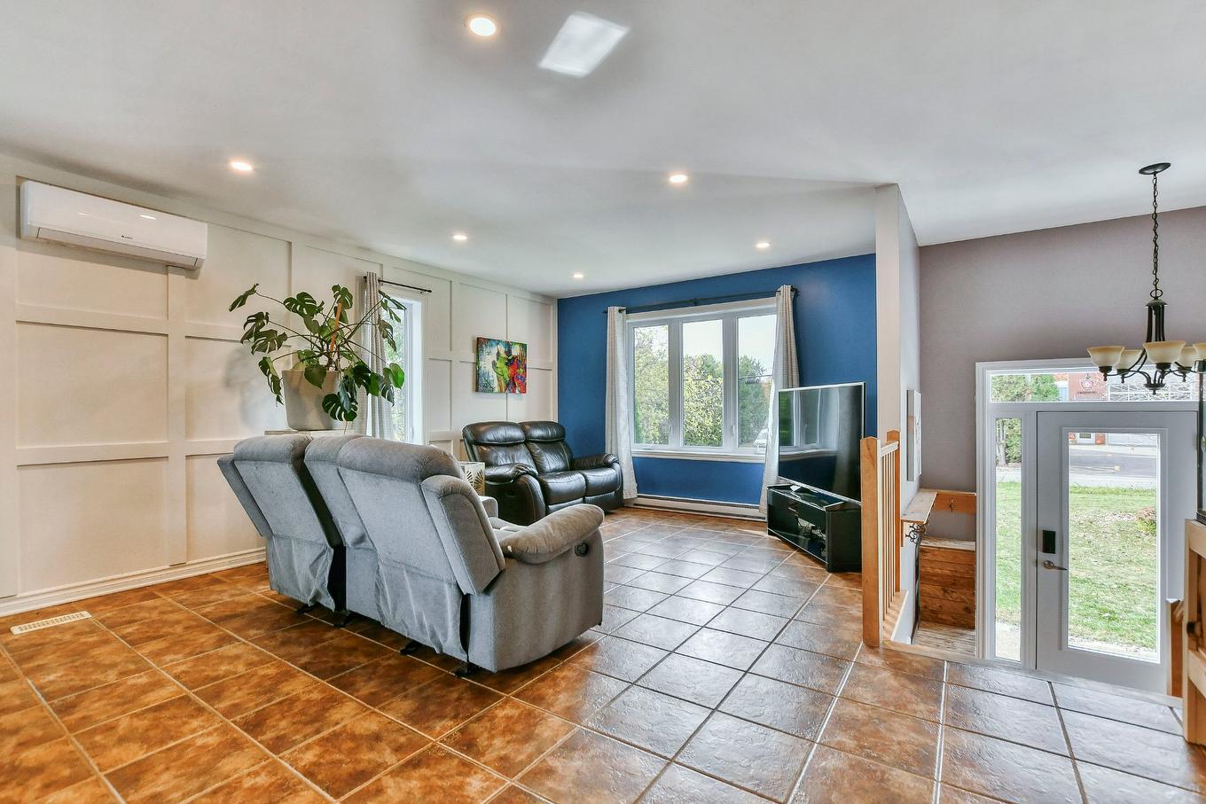 Living room - 296Z - 298Z Mtée St-Vincent, Saint-Placide, QC - Indoor