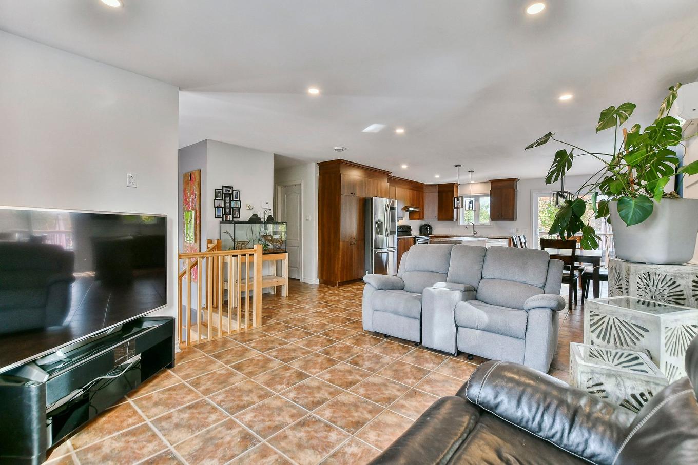 Living room - 296Z - 298Z Mtée St-Vincent, Saint-Placide, QC - Indoor Photo Showing Living Room