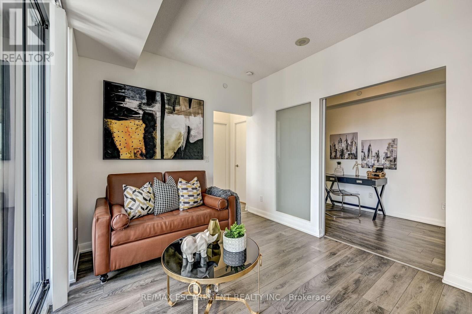 714 - 435 Richmond Street W, Toronto, ON - Indoor Photo Showing Living Room