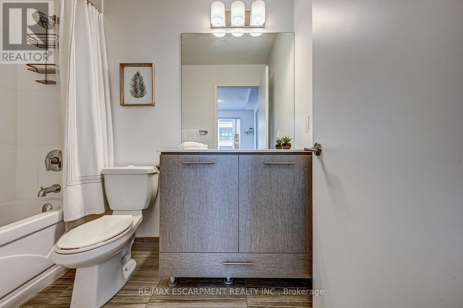 714 - 435 Richmond Street W, Toronto, ON - Indoor Photo Showing Bathroom