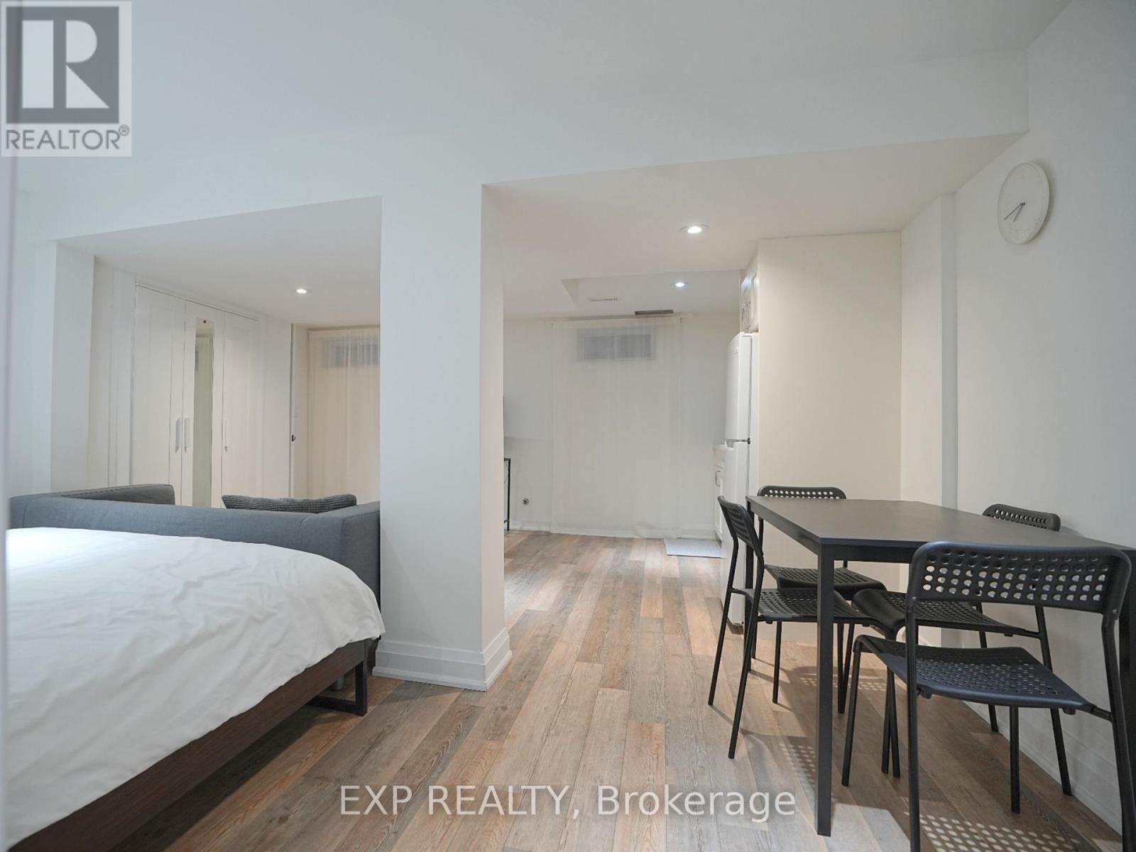 38 Tarbert Road, Toronto, ON - Indoor