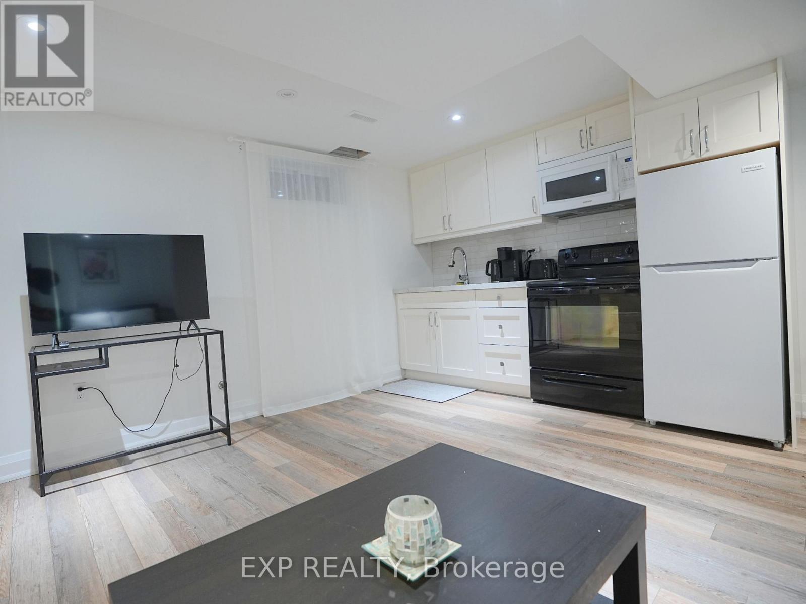 38 Tarbert Road, Toronto, ON - Indoor Photo Showing Kitchen