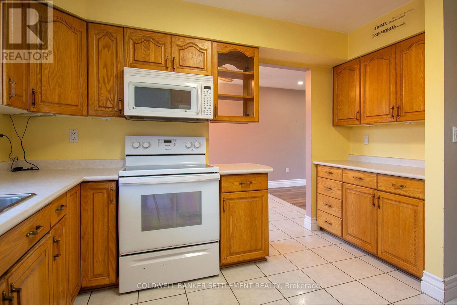 1925 Zealand Road, Frontenac (Frontenac Centre), ON - Indoor Photo Showing Kitchen