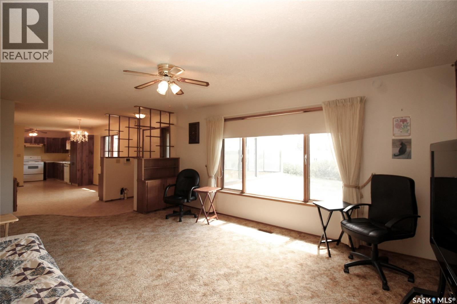 223 2Nd Street W, Climax, SK - Indoor