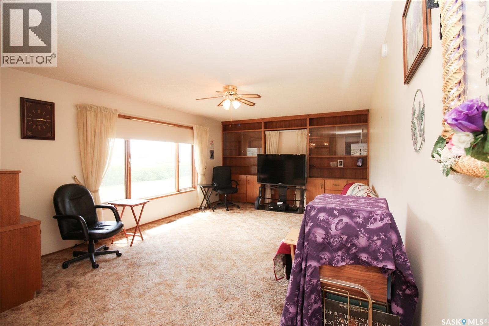 223 2Nd Street W, Climax, SK - Indoor