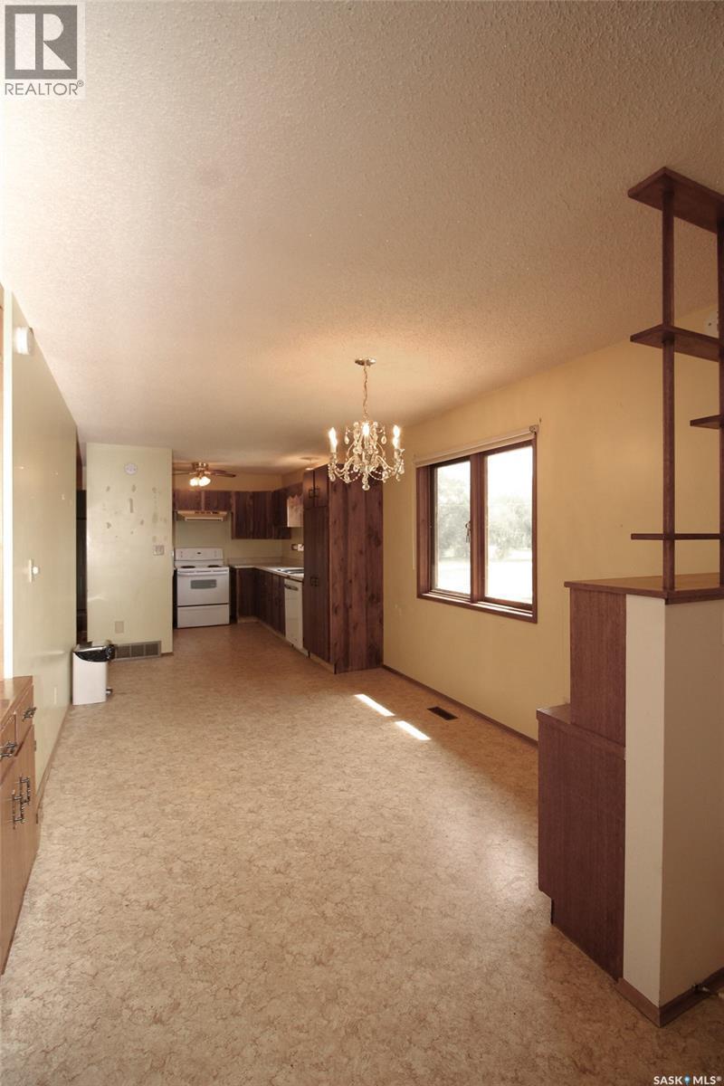 223 2Nd Street W, Climax, SK - Indoor