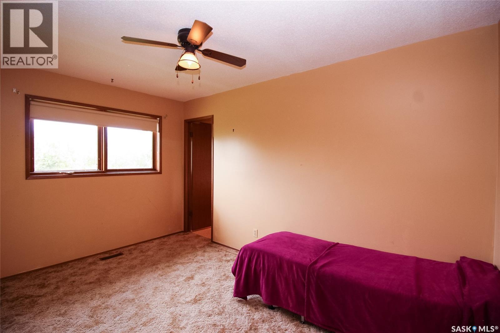 223 2Nd Street W, Climax, SK - Indoor Photo Showing Bedroom