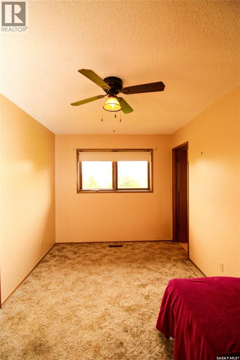 223 2Nd Street W, Climax, SK - Indoor