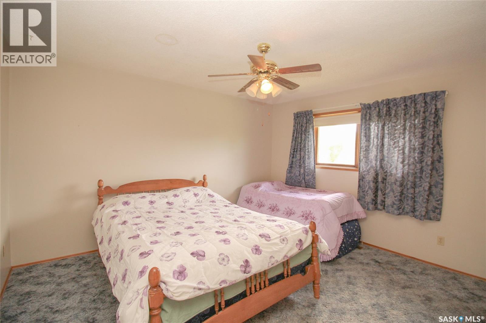223 2Nd Street W, Climax, SK - Indoor Photo Showing Bedroom