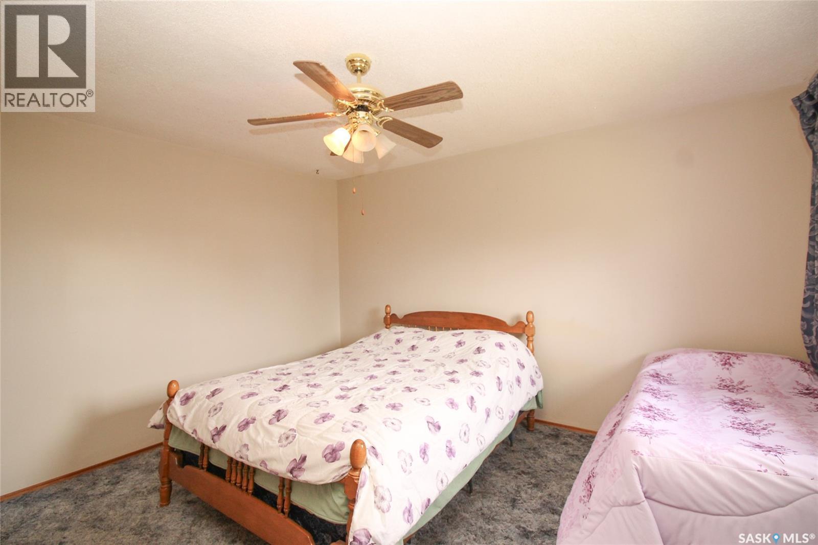 223 2Nd Street W, Climax, SK - Indoor Photo Showing Bedroom