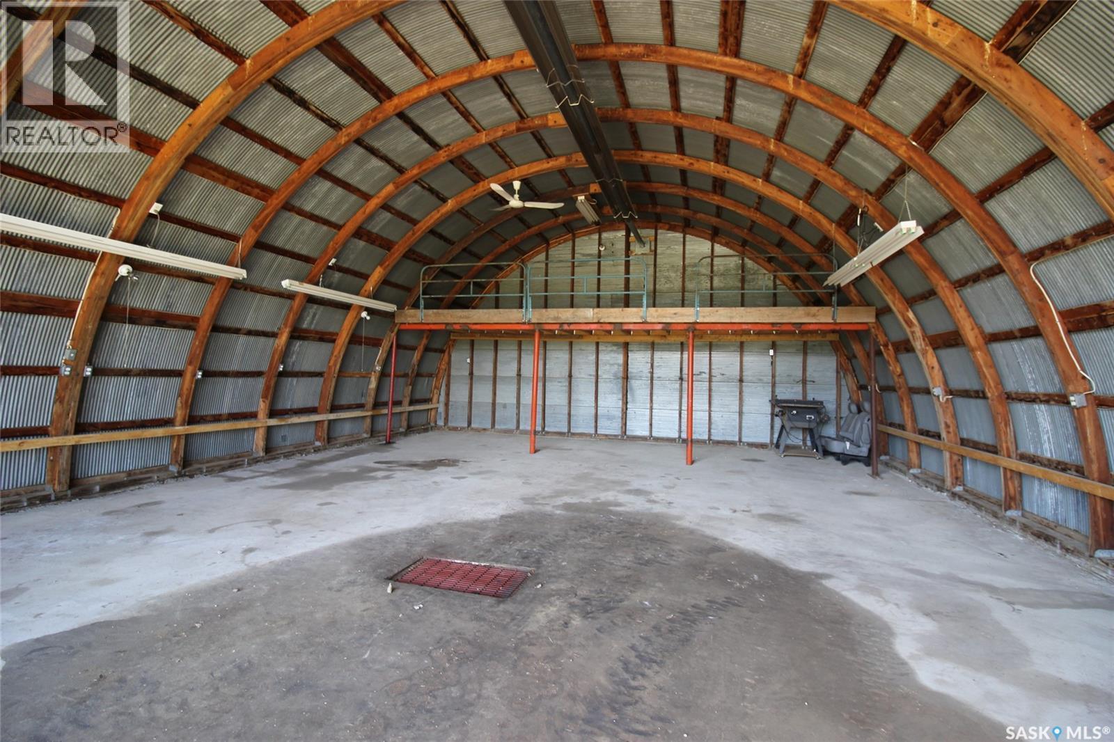 223 2Nd Street W, Climax, SK - Indoor Photo Showing Garage