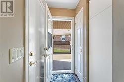 Great Access to Deck to BBQ -