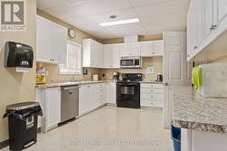 Full Kitchen -