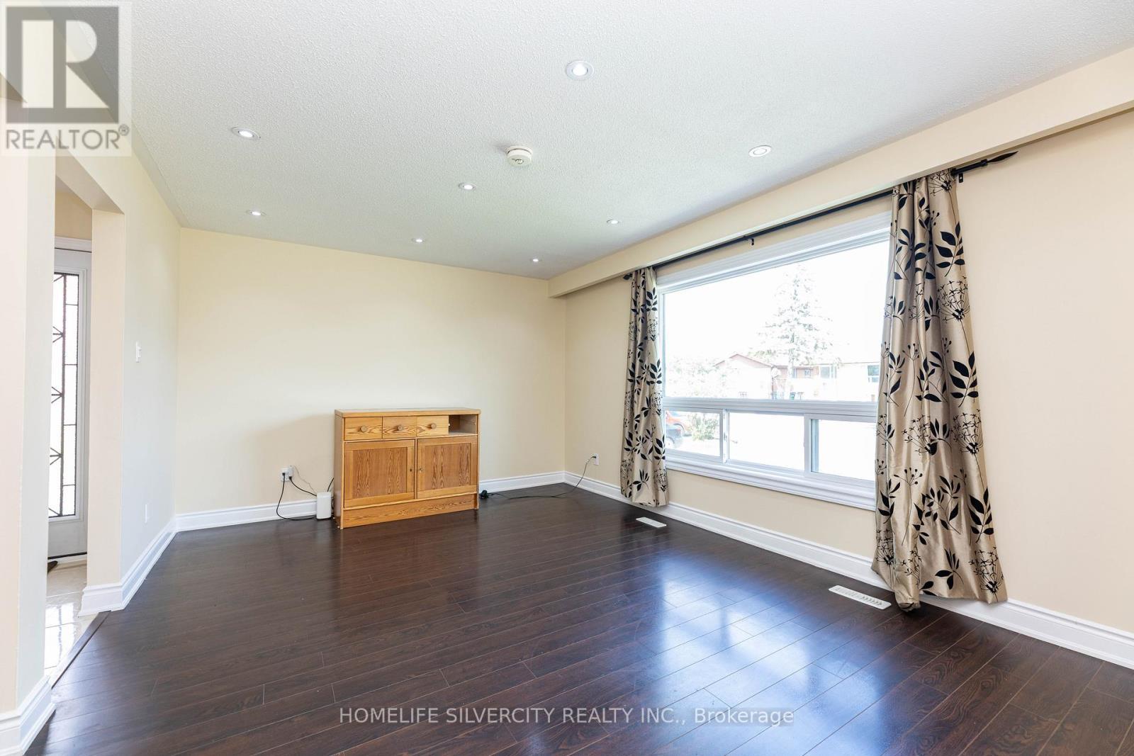 7258 Reindeer Drive, Mississauga, ON - Indoor