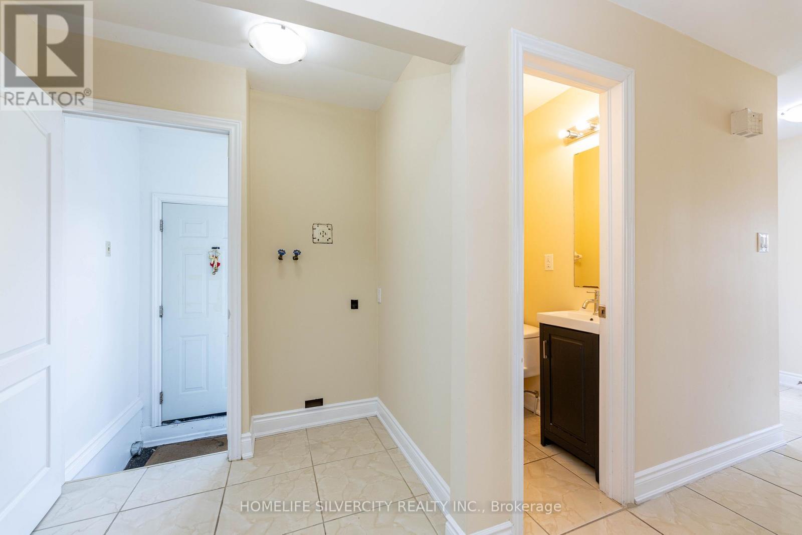 7258 Reindeer Drive, Mississauga, ON - Indoor Photo Showing Other Room