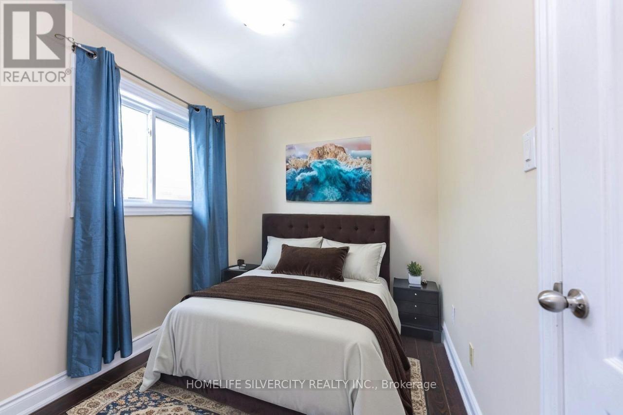 7258 Reindeer Drive, Mississauga, ON - Indoor Photo Showing Bedroom
