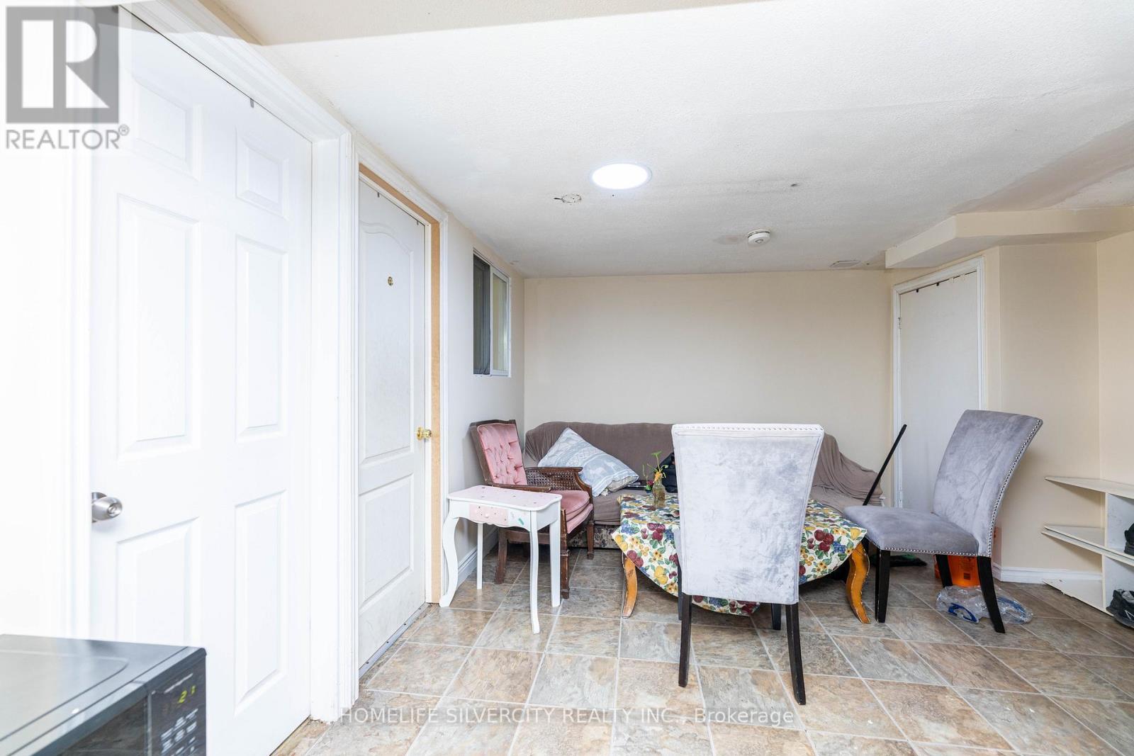 7258 Reindeer Drive, Mississauga, ON - Indoor Photo Showing Other Room