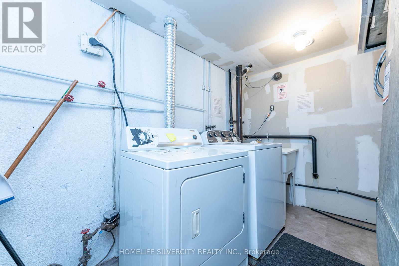 7258 Reindeer Drive, Mississauga, ON - Indoor Photo Showing Laundry Room