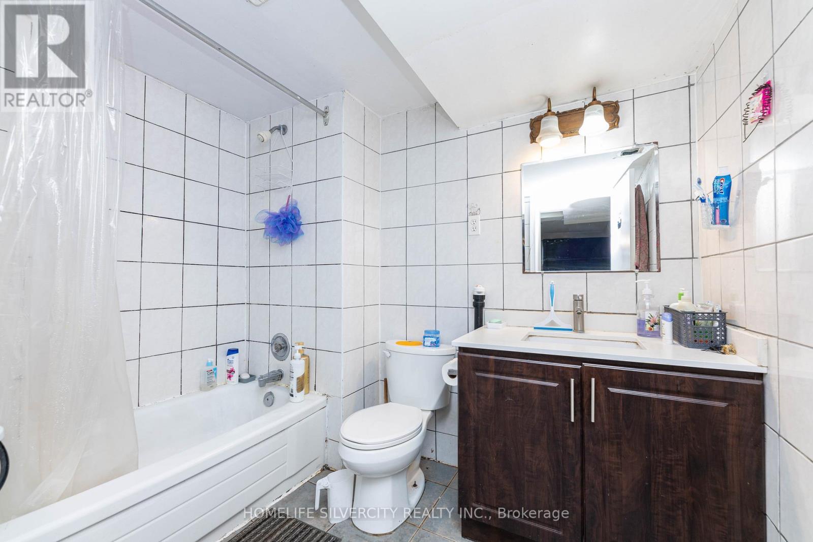 7258 Reindeer Drive, Mississauga, ON - Indoor Photo Showing Bathroom