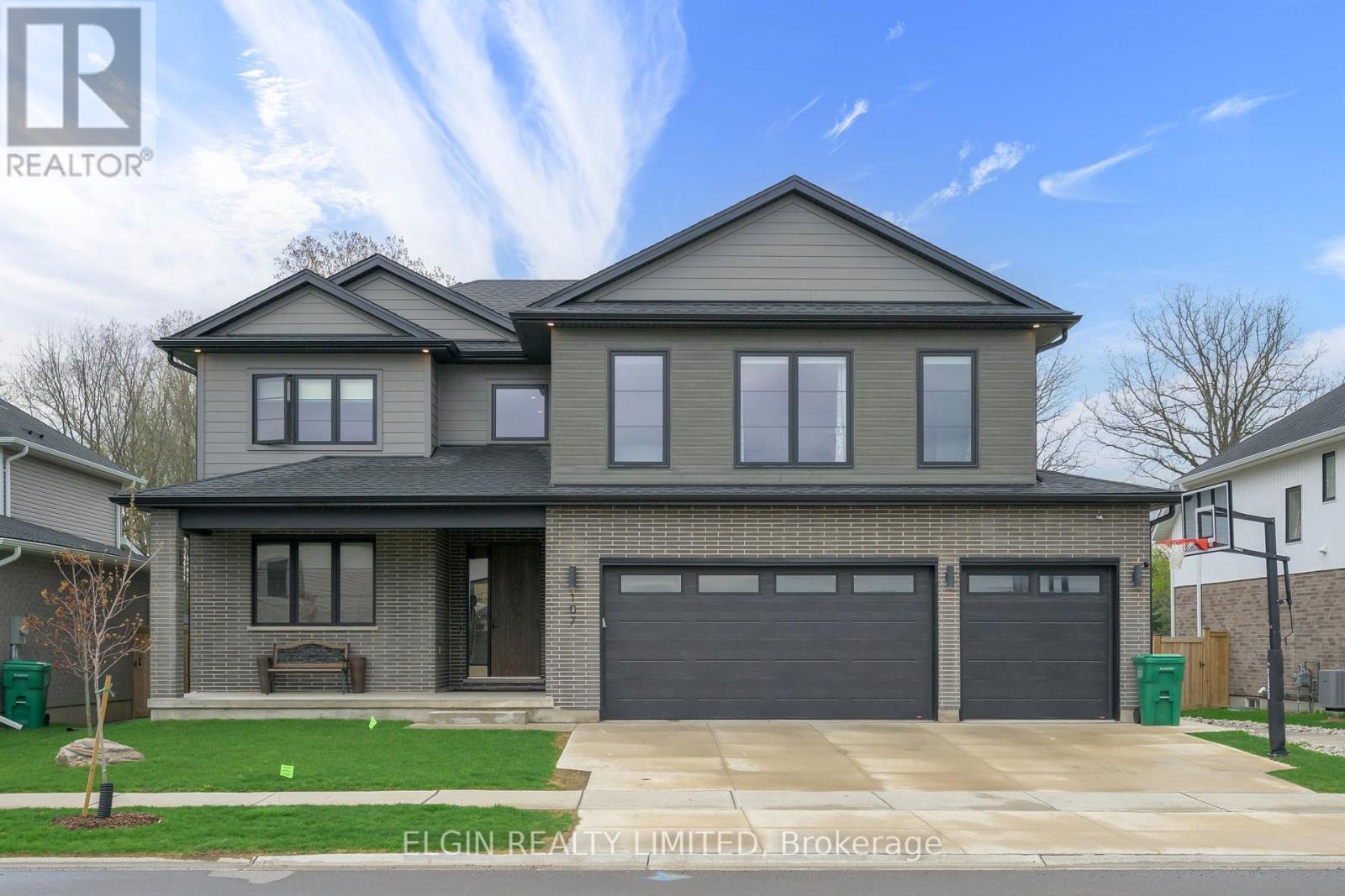 107 Optimist Drive, Southwold, ON - Outdoor With Facade