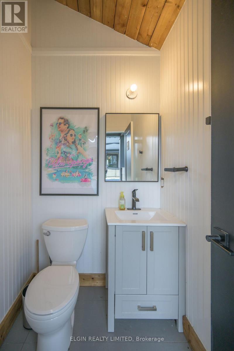 107 Optimist Drive, Southwold, ON - Indoor Photo Showing Bathroom