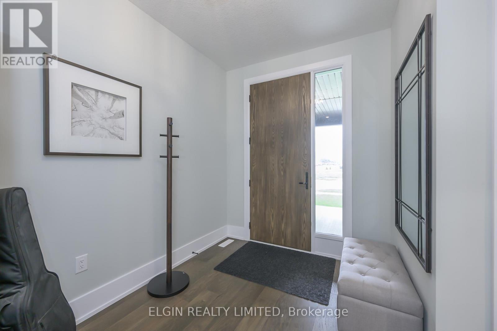 107 Optimist Drive, Southwold, ON - Indoor Photo Showing Other Room