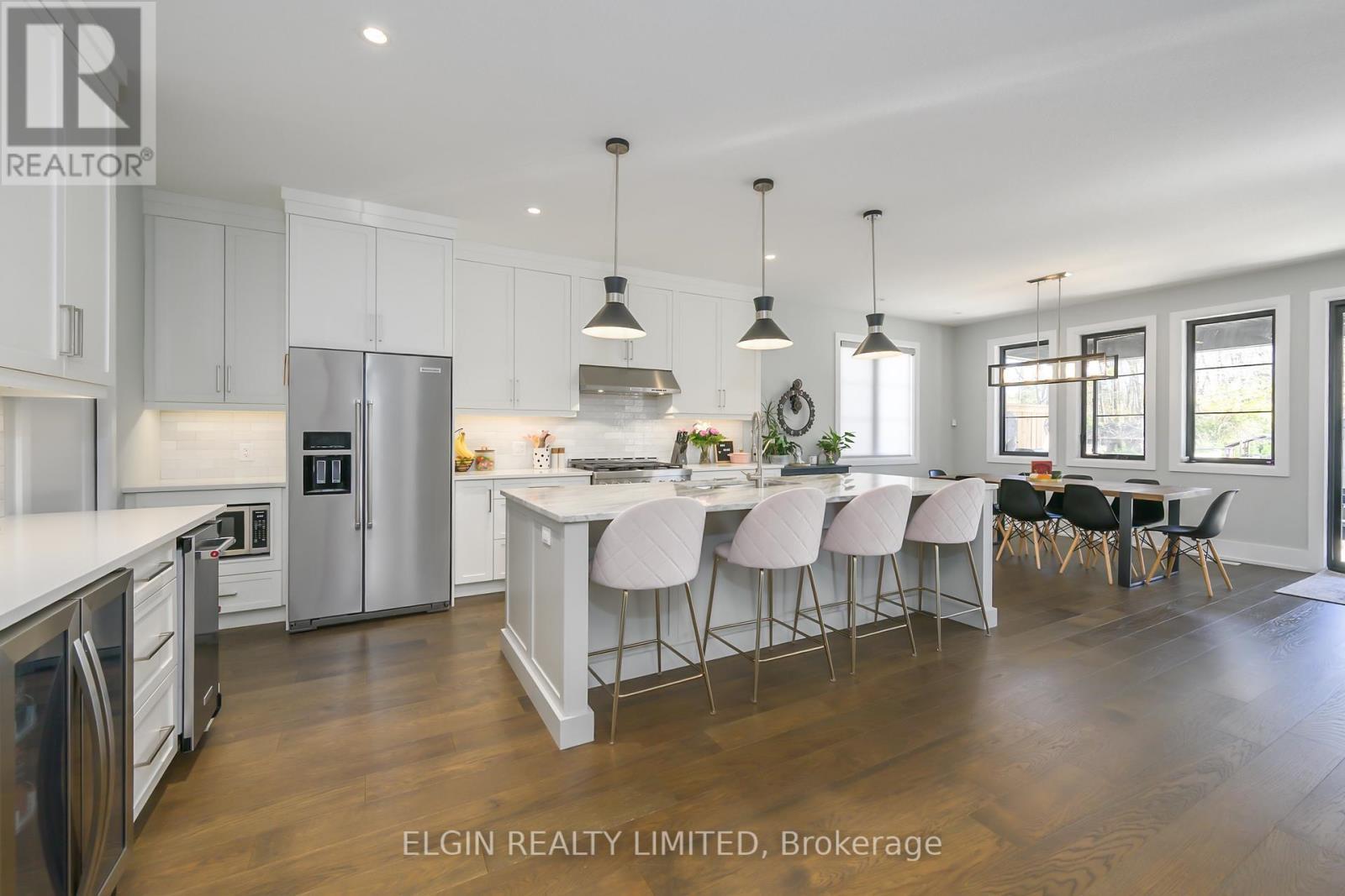 107 Optimist Drive, Southwold, ON - Indoor Photo Showing Kitchen With Upgraded Kitchen