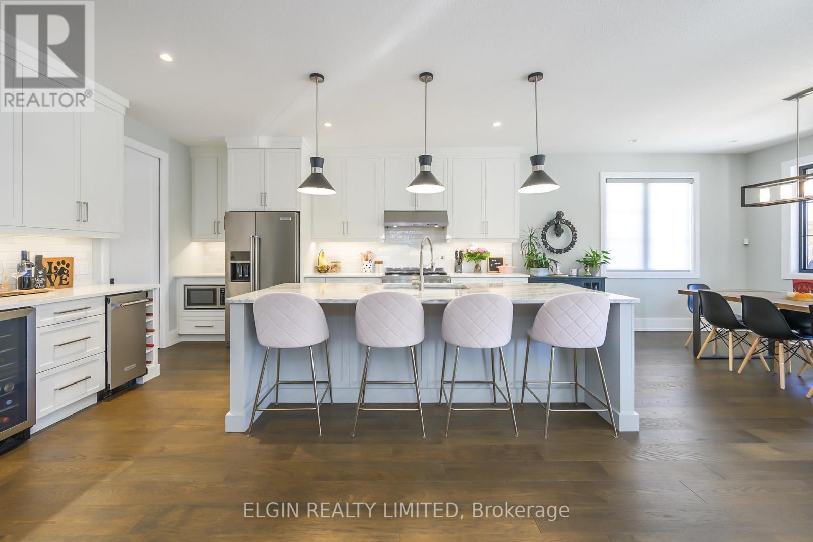 107 Optimist Drive, Southwold, ON - Indoor Photo Showing Kitchen With Upgraded Kitchen