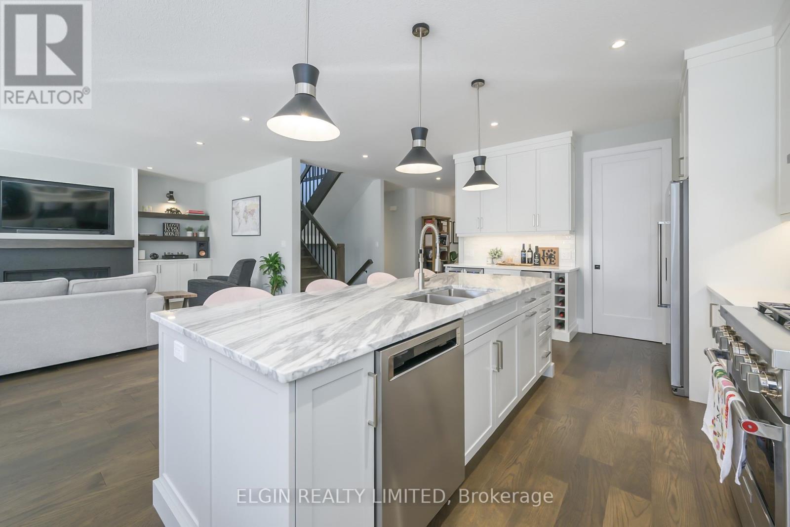 107 Optimist Drive, Southwold, ON - Indoor Photo Showing Kitchen With Double Sink With Upgraded Kitchen