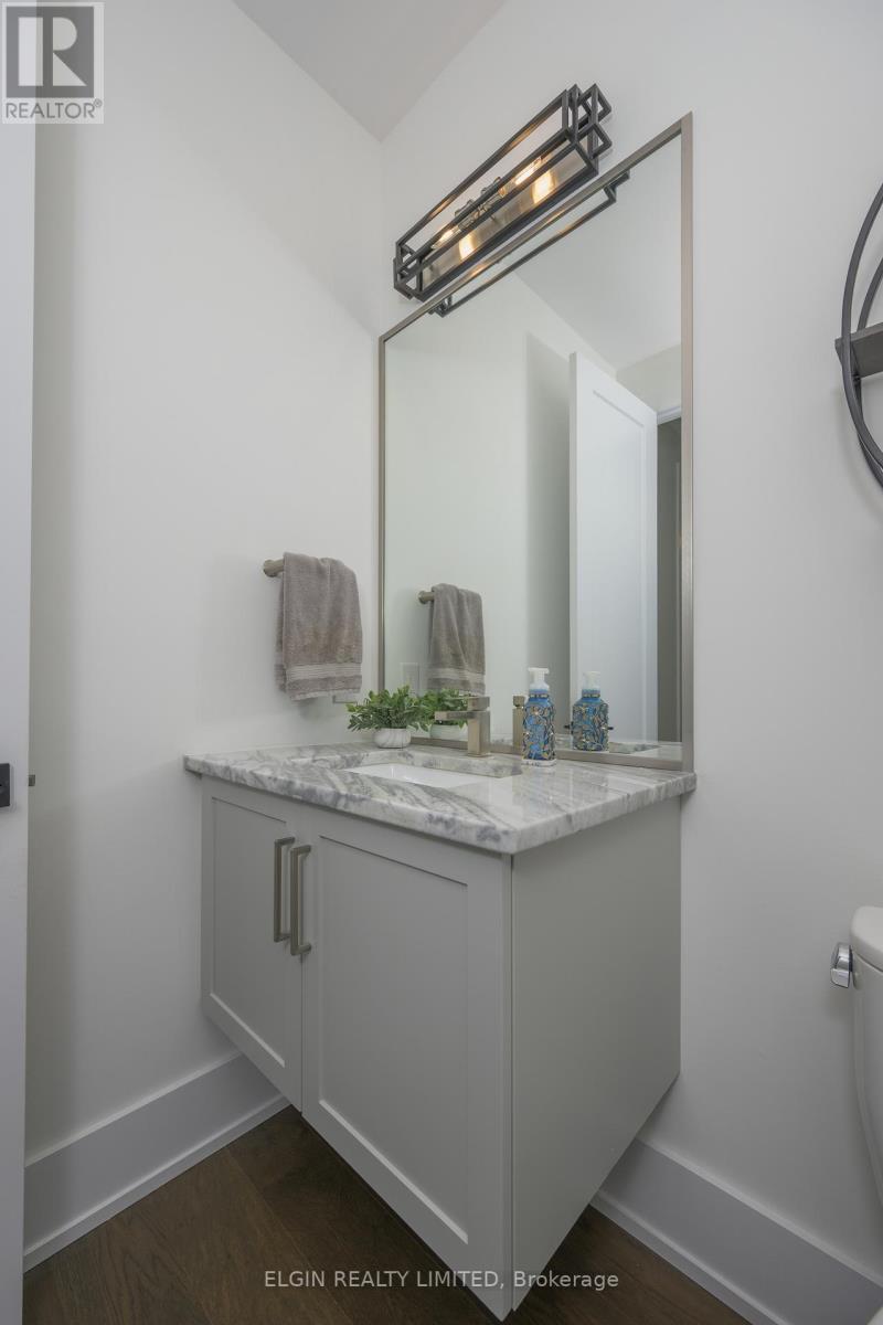 107 Optimist Drive, Southwold, ON - Indoor Photo Showing Bathroom