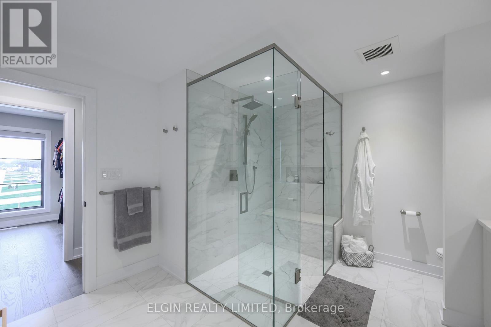 107 Optimist Drive, Southwold, ON - Indoor Photo Showing Bathroom