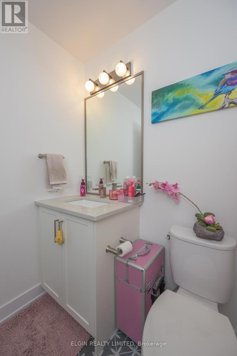107 Optimist Drive, Southwold, ON - Indoor Photo Showing Bathroom