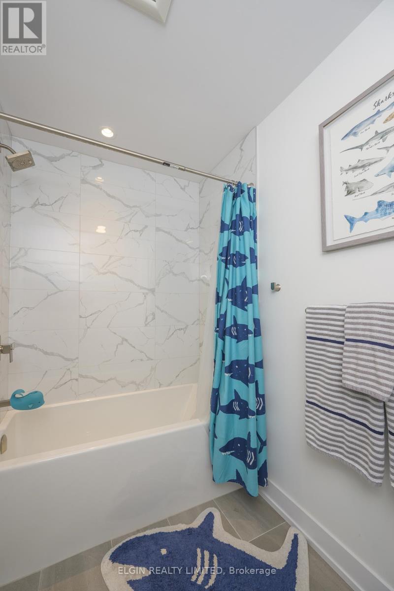 107 Optimist Drive, Southwold, ON - Indoor Photo Showing Bathroom