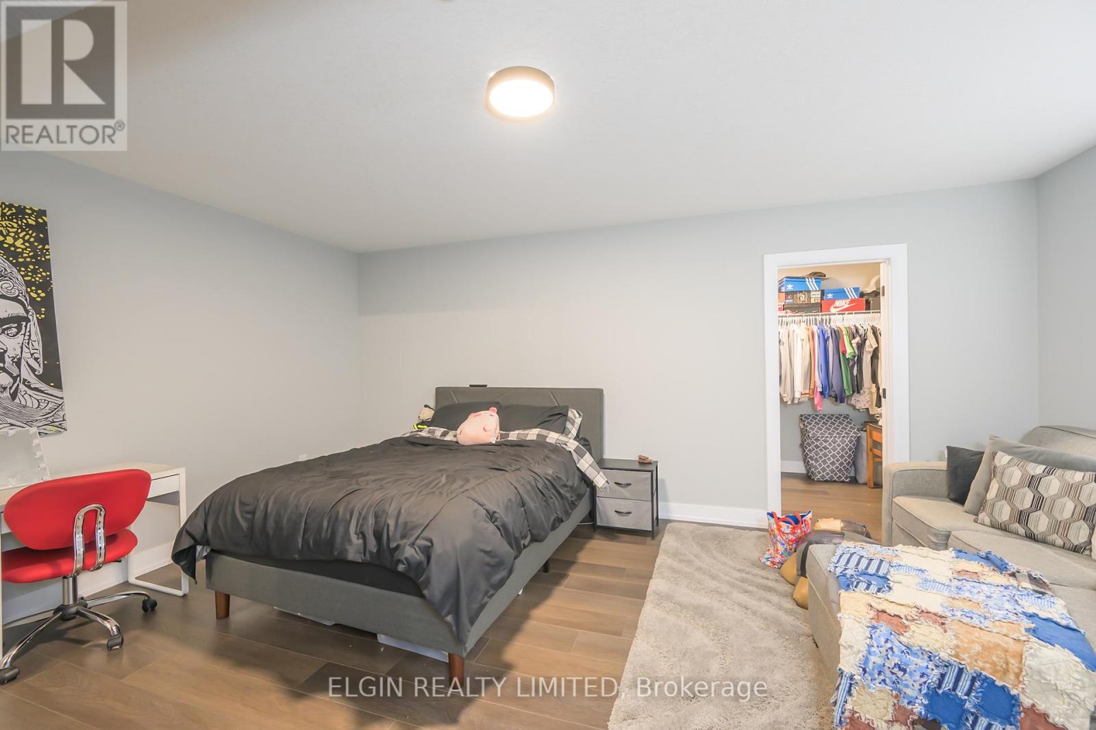 107 Optimist Drive, Southwold, ON - Indoor Photo Showing Bedroom